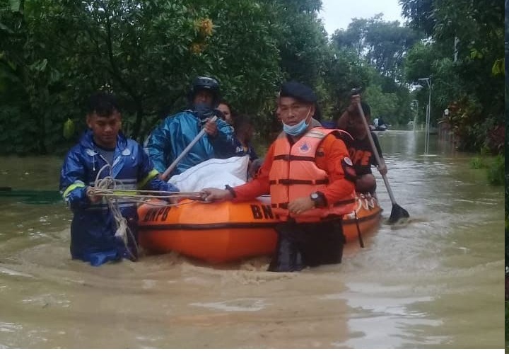 Senkom RESCUE Indramayu Evakuasi Warga di Desa Wanakaya, Indramayu